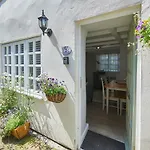 Host & Stay - Jet Cottage