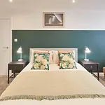 Host & Stay - Beach View