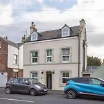Host & Stay - May House