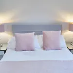 Host & Stay - Emmy\'S Escape