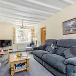 Esklets Cottage