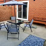Madeline\'S View -A Smart And Modern 1 Bed Property With The Bonus Of A Large Driveway Parking Area
