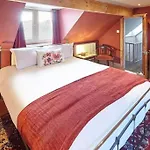 May House 3 Bedroomed House Whitby