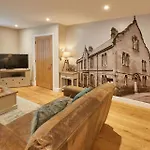 Columbo Cottage