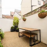Host & Stay - Devereux House