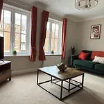 Stylish & Spacious Harbour-View Townhouse With Parking