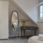 Oasis Cottage