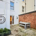 Host & Stay - The Courtyard Retreat