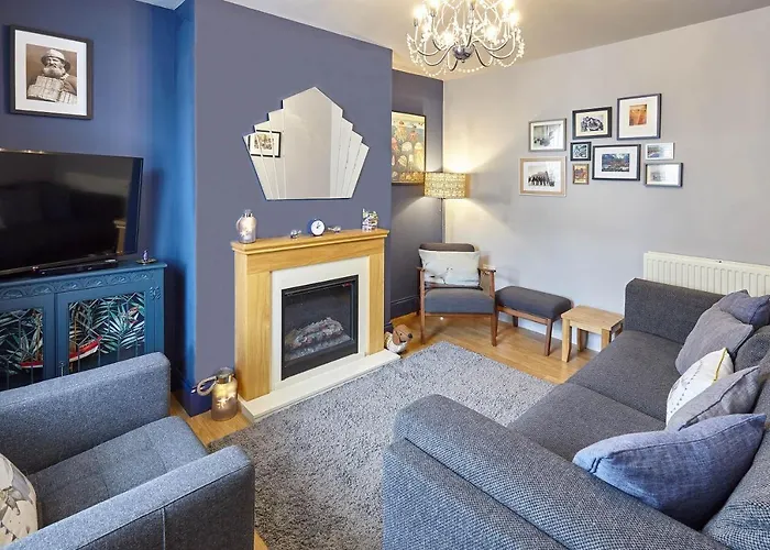 Host & Stay - May House