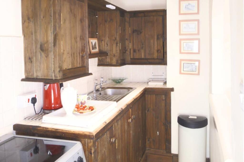 Kikas Cottage, Rear 89 Church Street, White Horse Yard