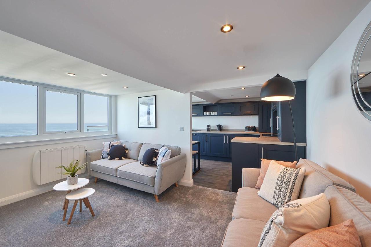 Apartment Host & - Pier View Penthouse Whitby