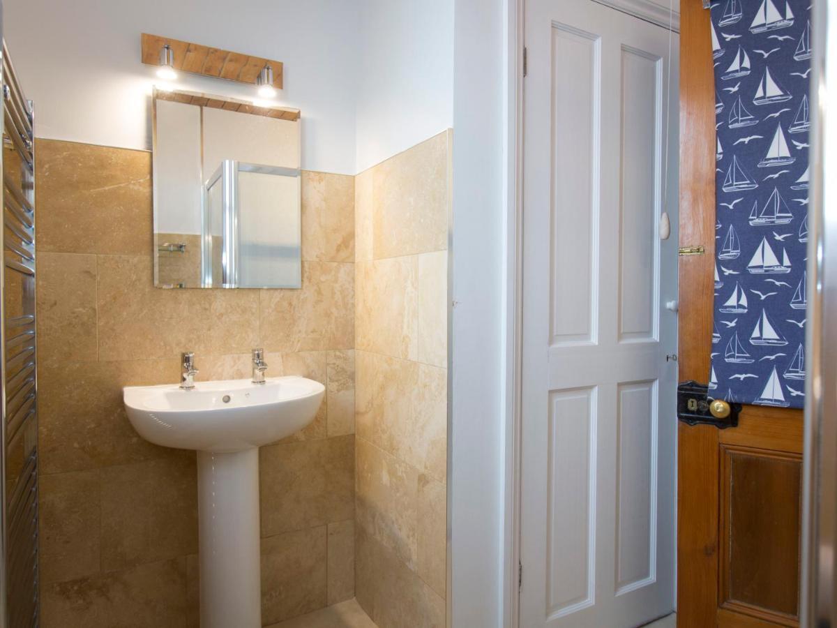 6 Abbey Terrace *