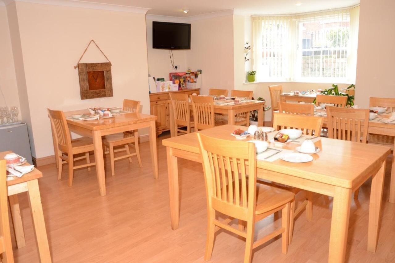 Pinewood House 3*