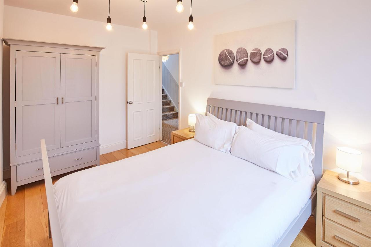 Host & - Hutton House *
