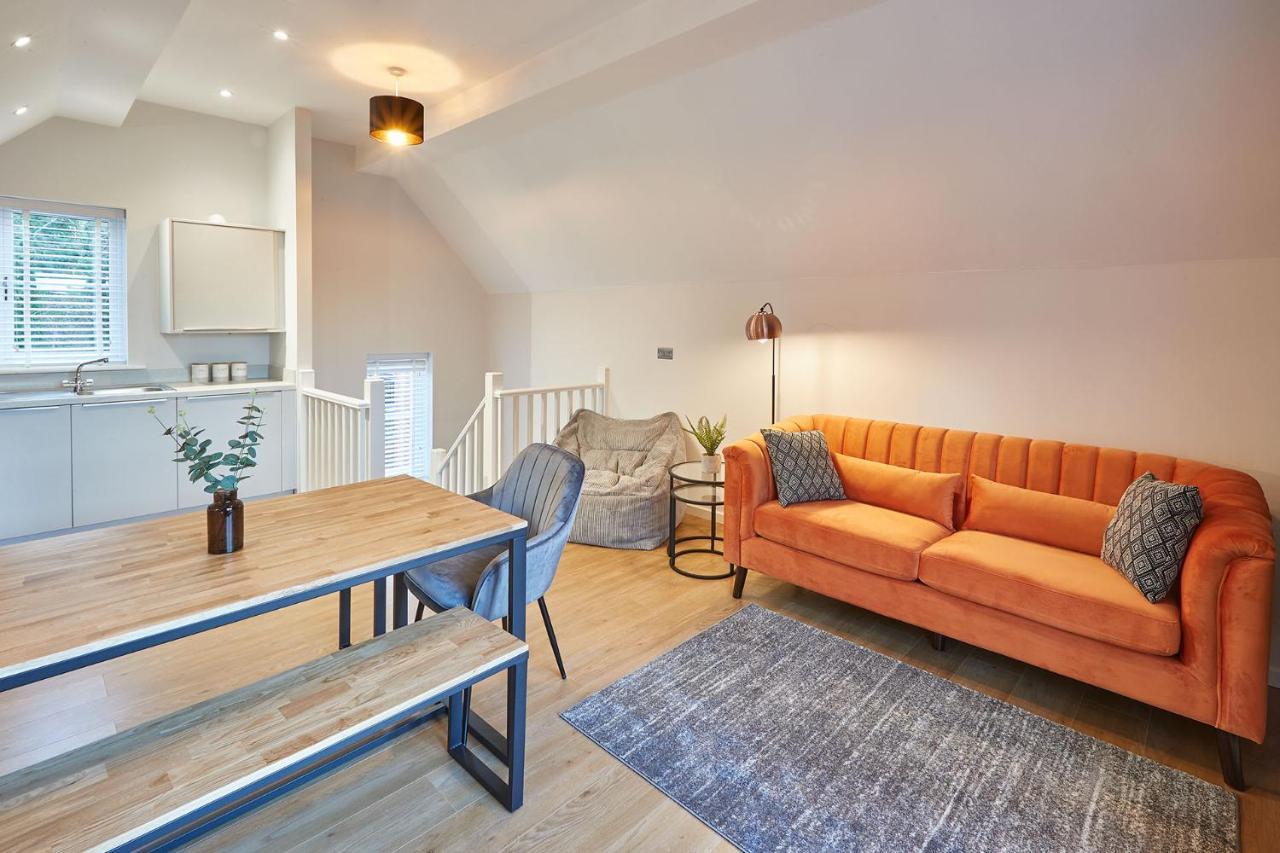 Host & - Curlew House