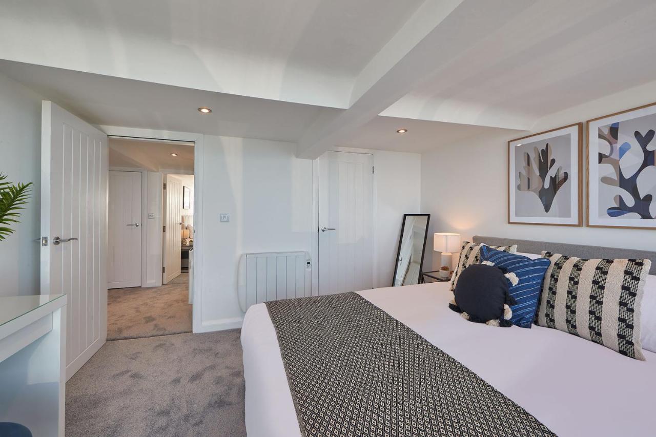 Host & - Pier View Penthouse Apartment