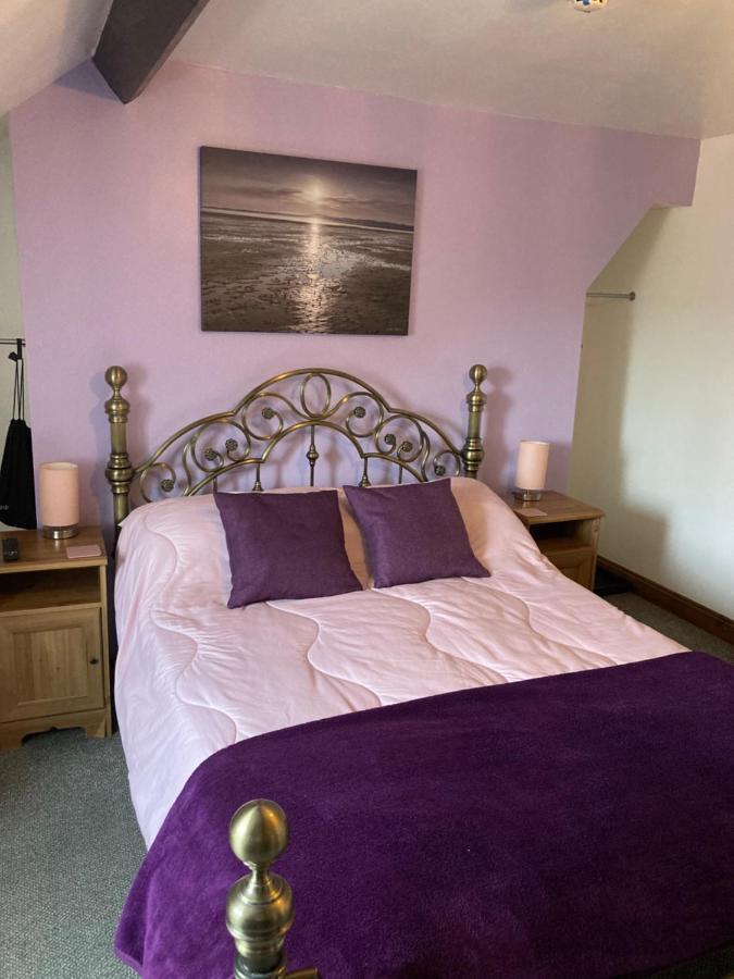 Ellies Bed & Breakfast 4*