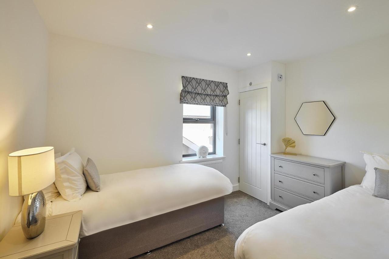 Apartment Host & - Pad Whitby