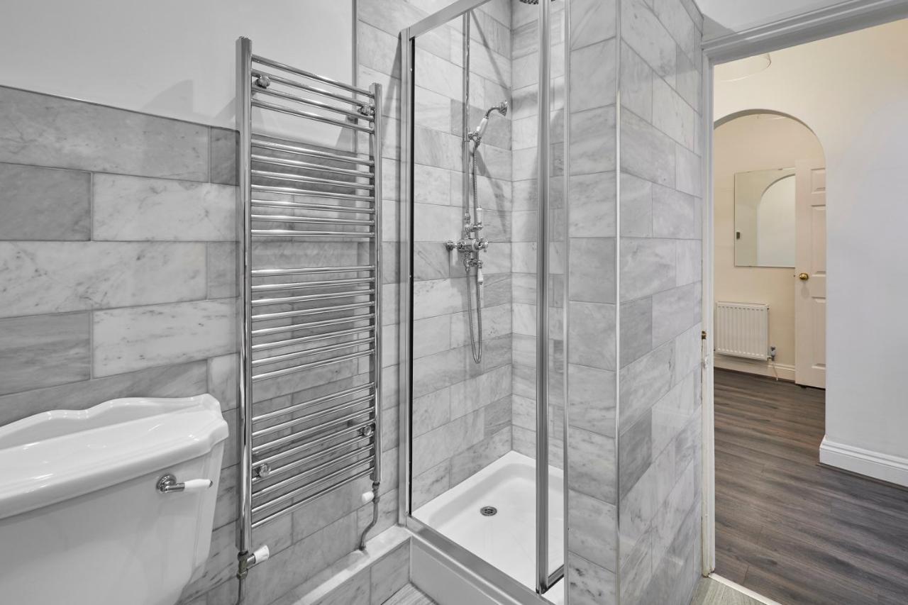 Host & - Scoresby Place Apartment Whitby