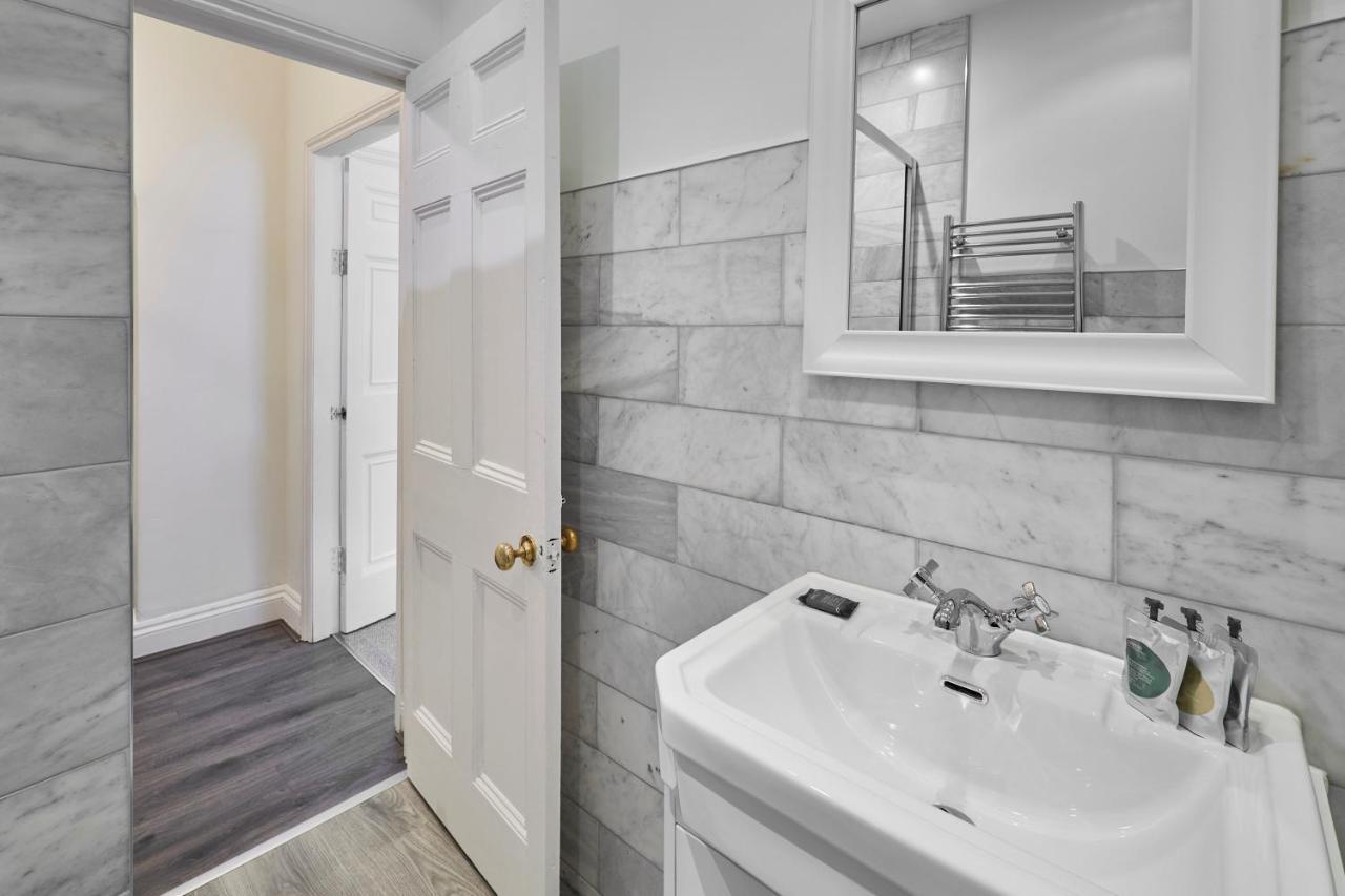 Host & - Scoresby Place Apartment