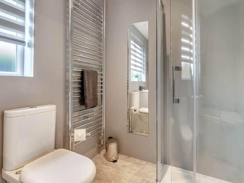 Madeline's View -a Smart And Modern 1 Bed With The Bonus Of A Large Driveway Parking Area *