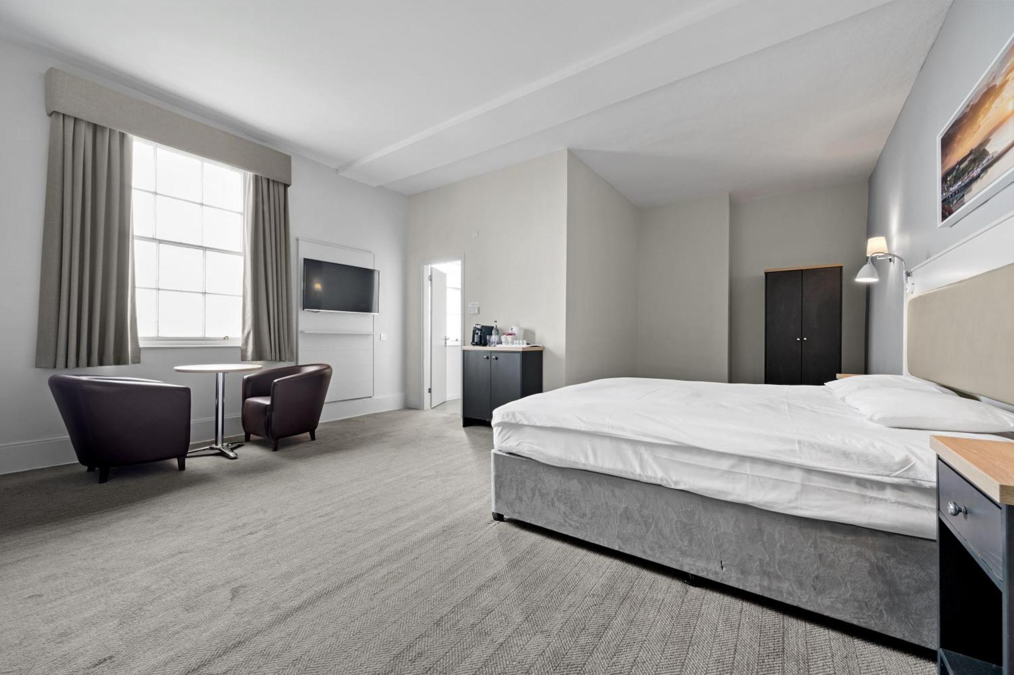 Royal Whitby Hotel 3*