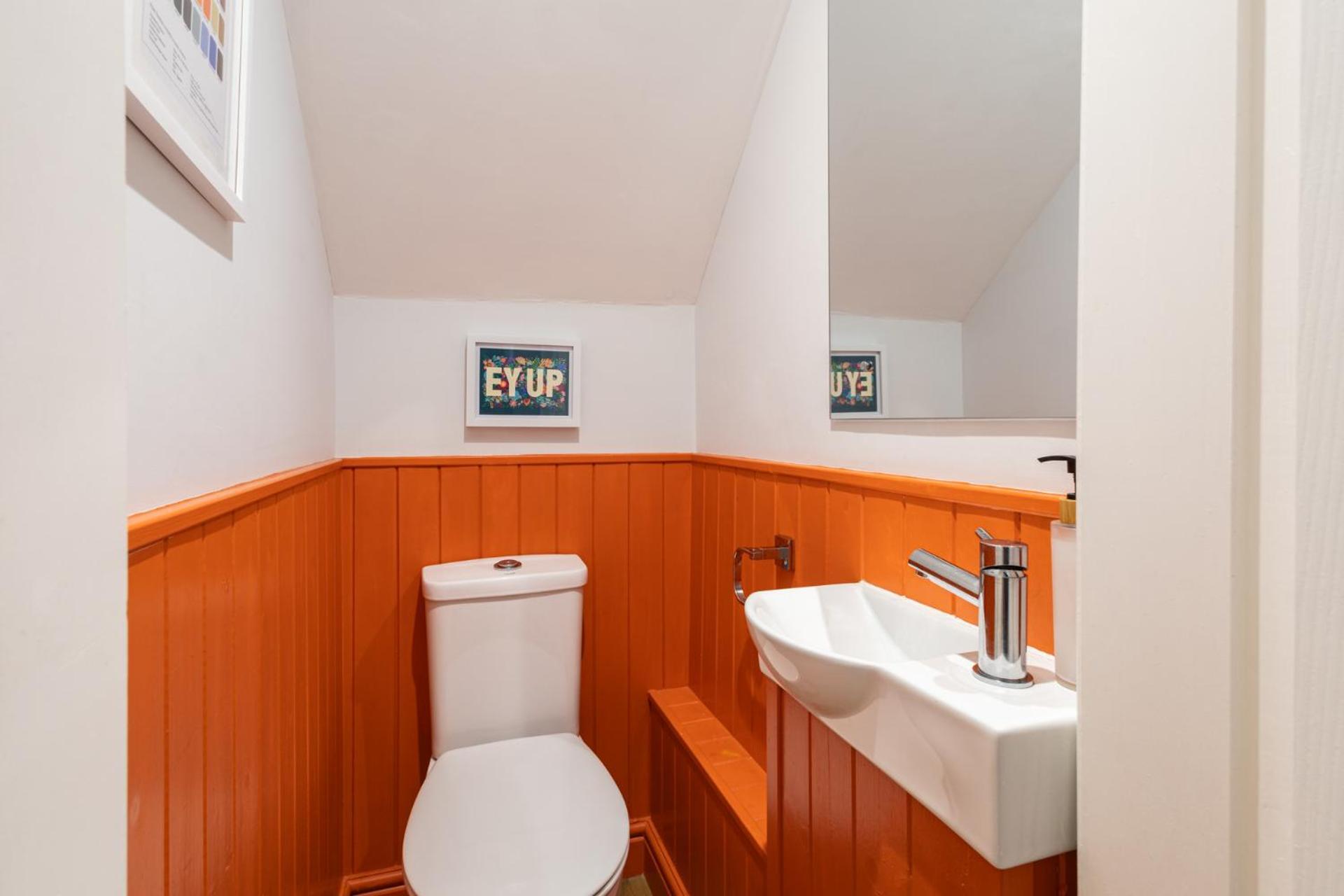 Host & - Devereux House