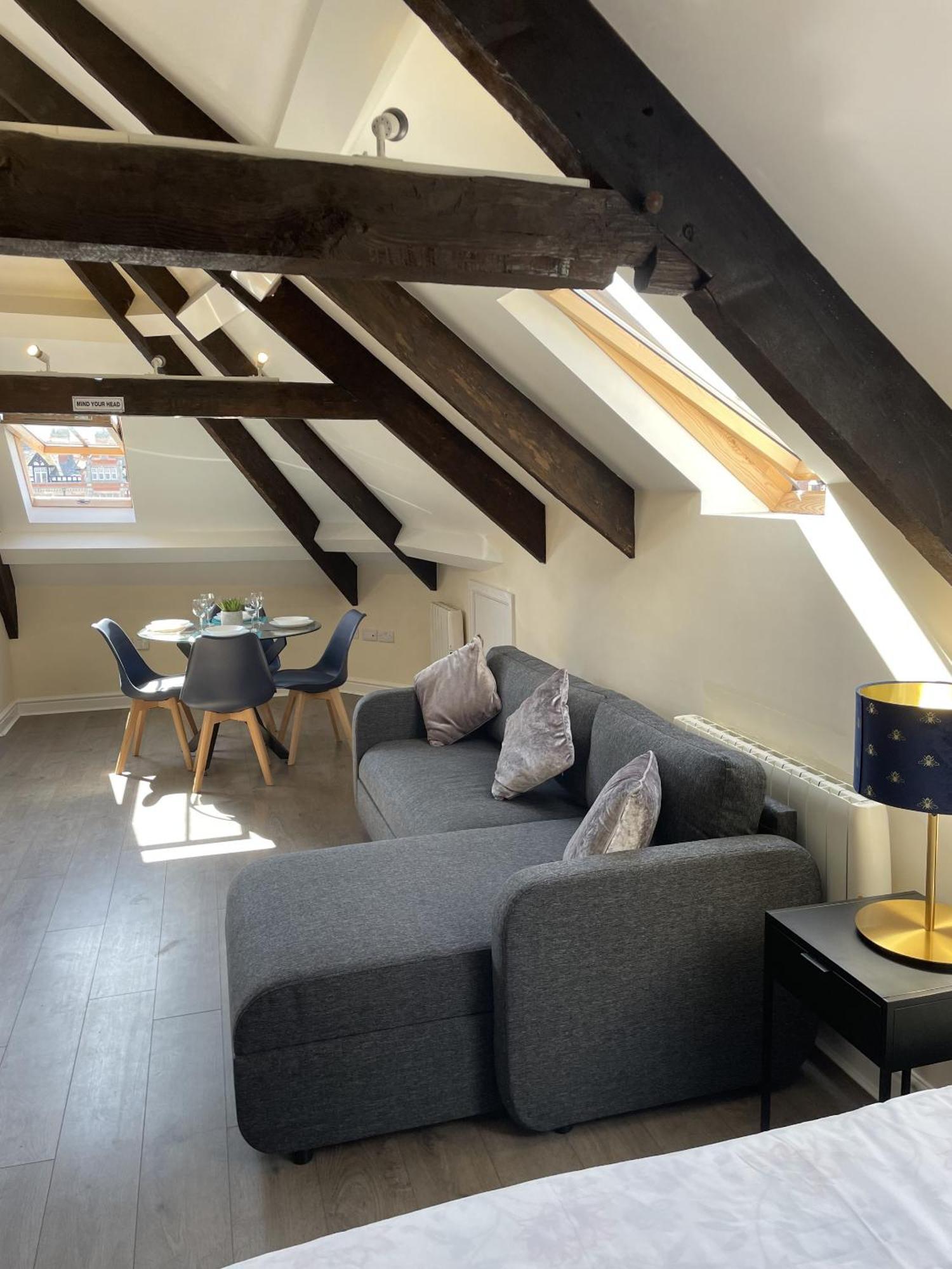 Bridge Luxury Apartment *