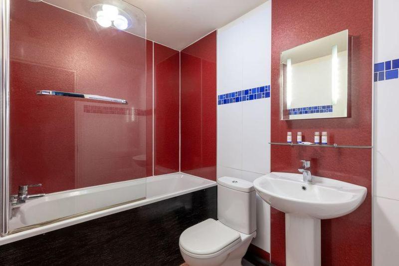 Discovery Aparthotel 4*