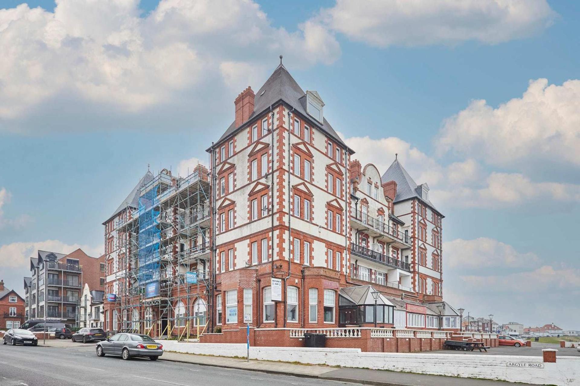 Apartment Host & - 3 Metropole Towers *