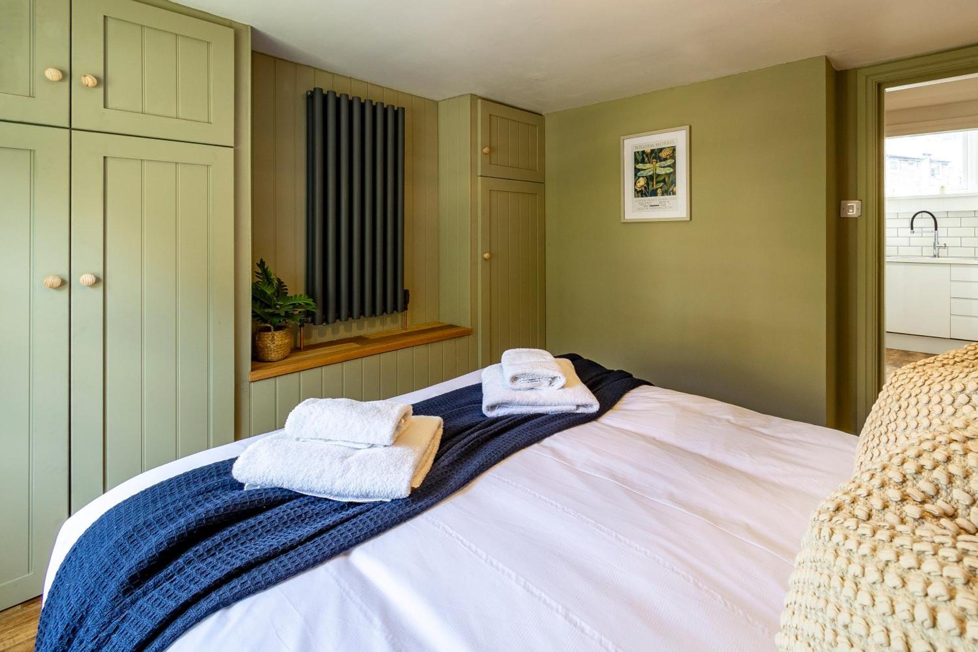 The Bolt Hole Town Centre, Dog Friendly *