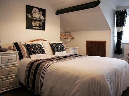 Ellies Bed & Breakfast 4*