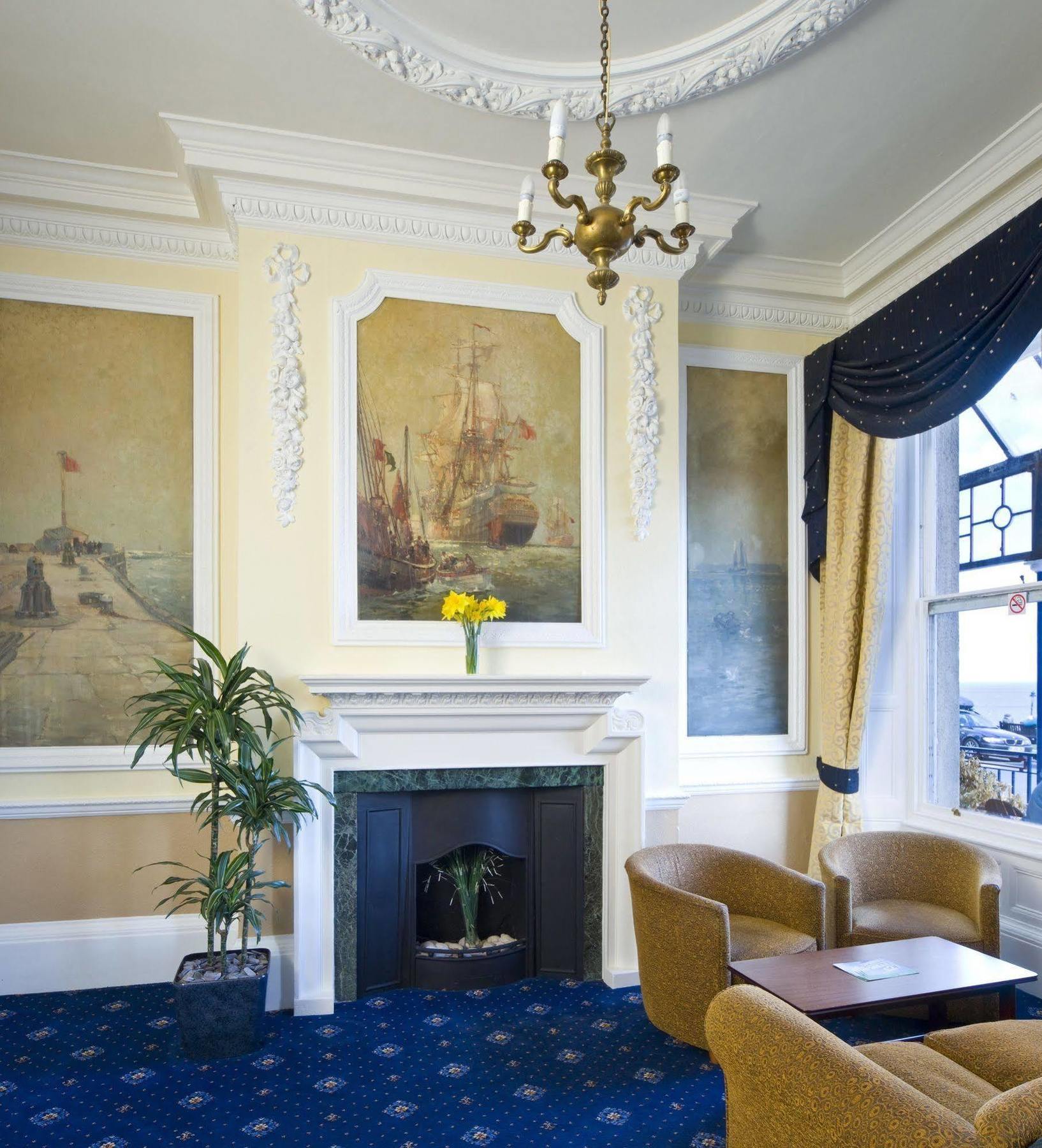 Royal Whitby Hotel 3*