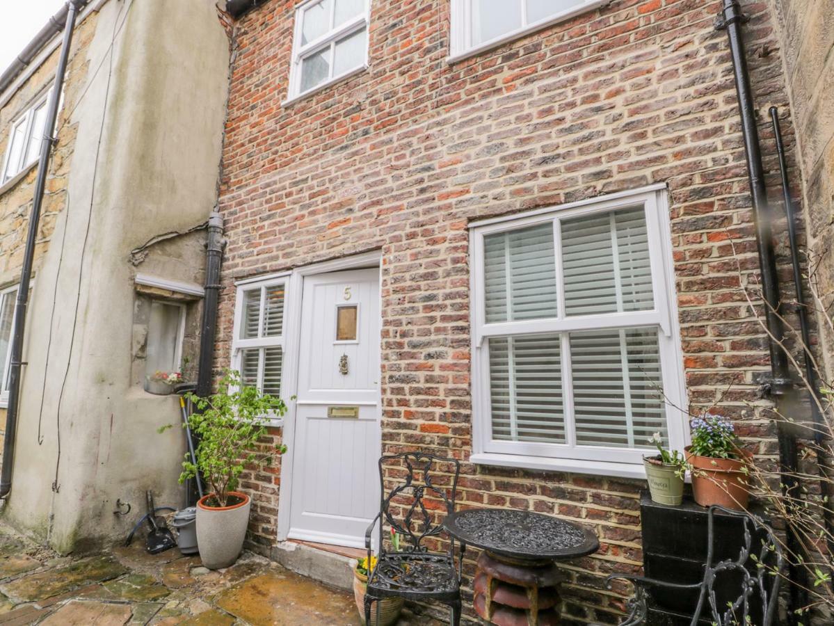 5 Oystons Yard *