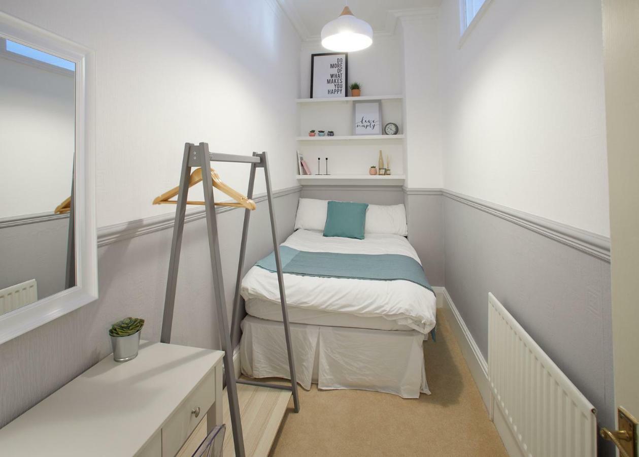 Host & - Havelock Place Apartment *