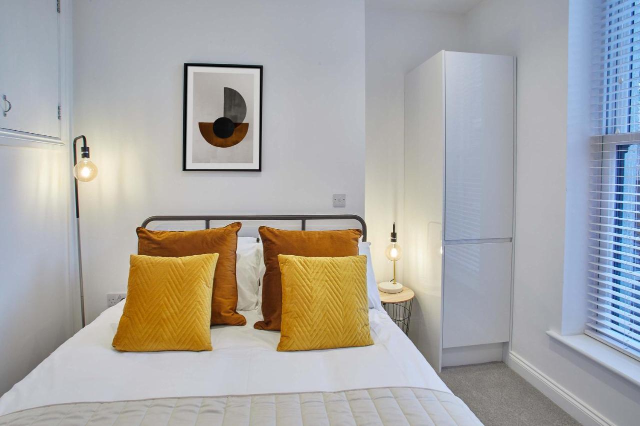 Host & - One, Hudsons Yard House Apartment