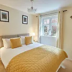 Host & Stay - The Eskape