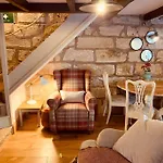 Cosy 400Yr Old Cottage, Flowergate, Whitby, Sleeps 6