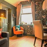 Elysium Holiday Lets - Elysium Suite, Stunning Apartment By The Beach