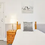 Apartment 1 - Khyber Lodge Apartments
