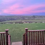 Keepers Shepherd Hut With Hot Tub