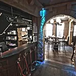 The George Hotel