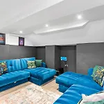 Deluxe 5 Bed In Central Whitby - Parking - Hot Tub