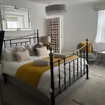Mademoiselle\'S Boutique Holiday Accommodation