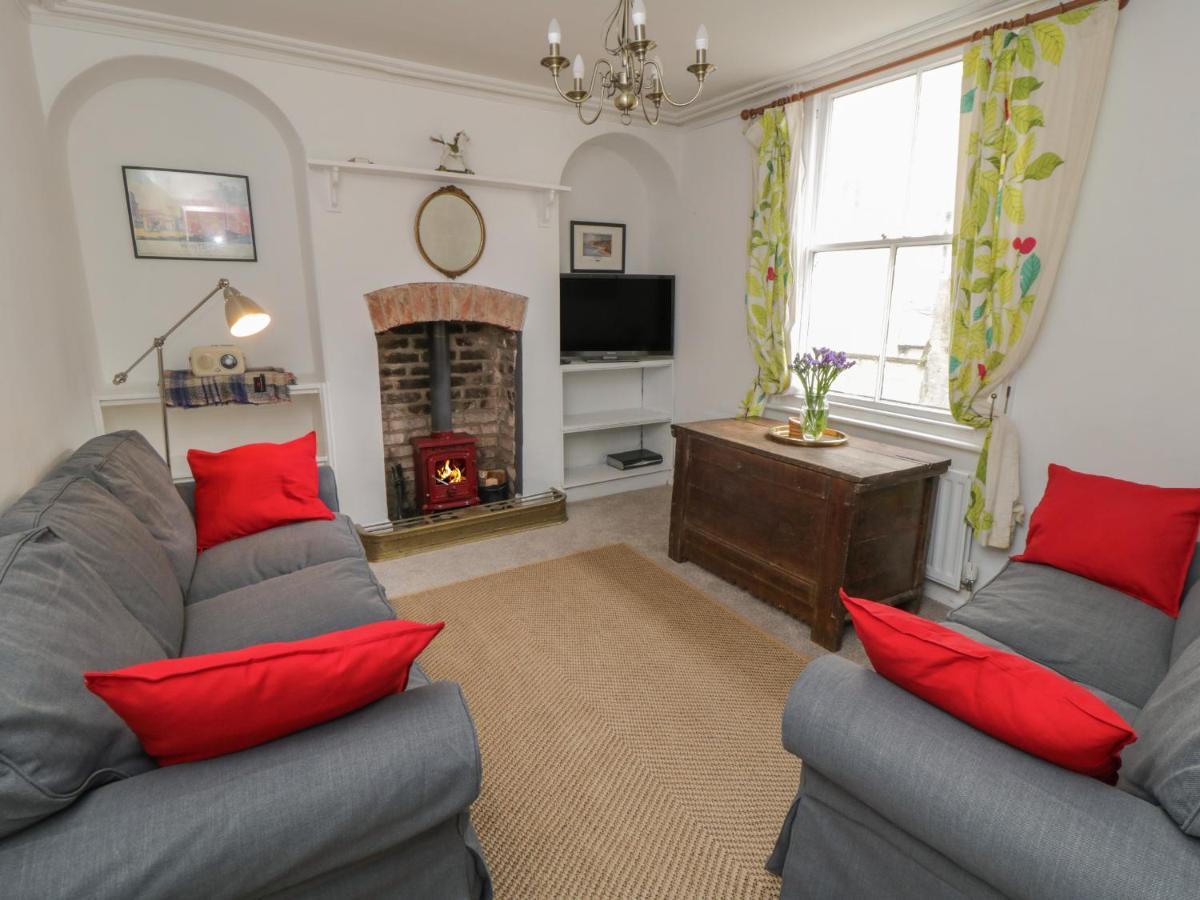 15 Clarence Place * Whitby