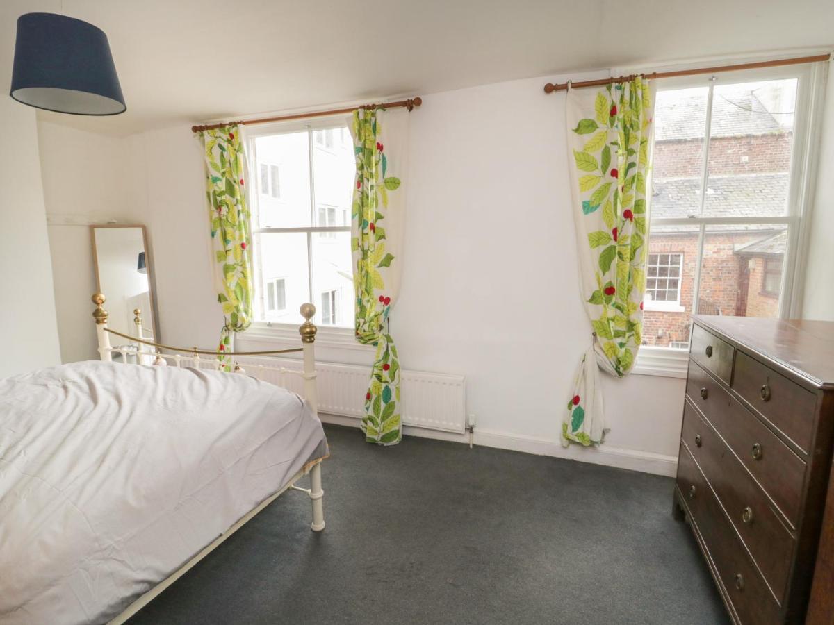 15 Clarence Place * Whitby