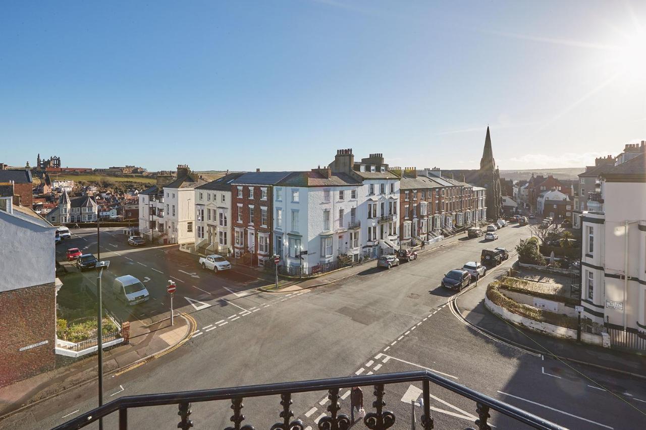 Host & - Abbey Court *