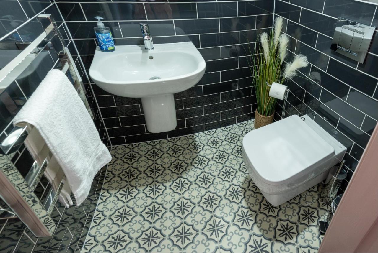 Elysium Holiday Lets - Elysium Suite, Stunning By The Beach Apartment Whitby