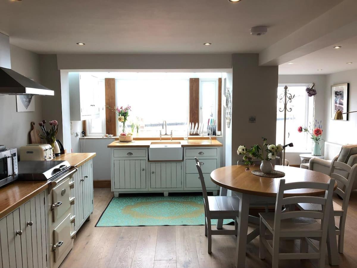 Annie's , . Beautiful Sea Views *
