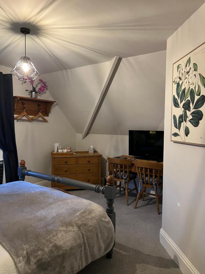 Overdale And Free Parking Guest house Whitby